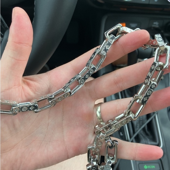 Louis Vuitton Silver Monogram Necklace - Picture 3 of 5